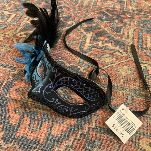 Mardi Gras Mask - Picture 9 of 10